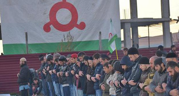 Participants of the rally during a prayer. Magas, October, 2018. Photo courtesy of Yakub Gogiev for the "Caucasian Knot" Participants of the rally during a prayer. Magas, October, 2018. Photo courtesy of Yakub Gogiev for the "Caucasian Knot"