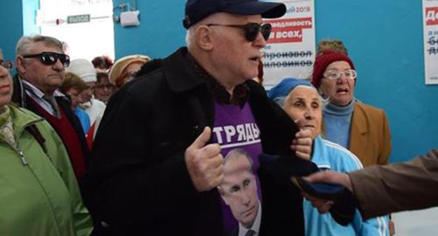 Activists of the "Putin's Detachments", April 26, 2017. Screenshot from video posted by Navalny's office in Krasnodar, https://www.youtube.com/watch?v=XReYeAa94i4 Activists of the "Putin's Detachments", April 26, 2017. Screenshot from video posted by Navalny's office in Krasnodar, https://www.youtube.com/watch?v=XReYeAa94i4