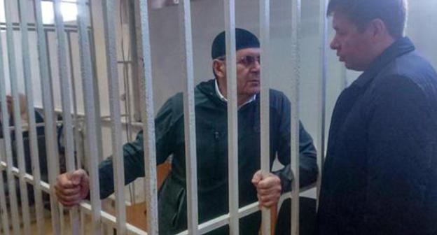 Oyub Titiev talks with his advocate. Photo: courtesy of HRC 'Memorial' Oyub Titiev talks with his advocate. Photo: courtesy of HRC 'Memorial'