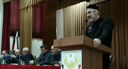 Buvaisar Saitiev (behind the podium) and participants of the Congress of Chechens of Dagestan held in Khasavyurt. Photo: screenshot of the video by the "Chernovik" (Draft) https://www.youtube.com/watch?v=1QYyCCeOl0I Buvaisar Saitiev (behind the podium) and participants of the Congress of Chechens of Dagestan held in Khasavyurt. Photo: screenshot of the video by the "Chernovik" (Draft) https://www.youtube.com/watch?v=1QYyCCeOl0I