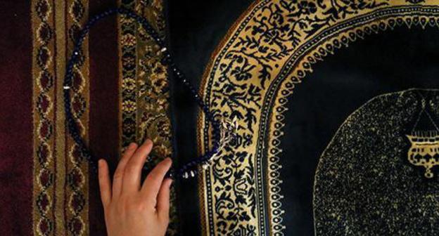A woman's hand holding rosary during a prayer. Photo: REUTERS/Gabriela Bhaskar A woman's hand holding rosary during a prayer. Photo: REUTERS/Gabriela Bhaskar