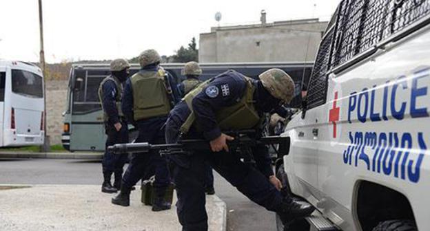 Law enforcers. Photo: © Sputnik / Levan Avlabreli https://sputnik-georgia.ru/georgia/20171122/238275752/Specoperacija-v-Tbilisi-terrorizm-obzhivaetsja.html Law enforcers. Photo: © Sputnik / Levan Avlabreli https://sputnik-georgia.ru/georgia/20171122/238275752/Specoperacija-v-Tbilisi-terrorizm-obzhivaetsja.html