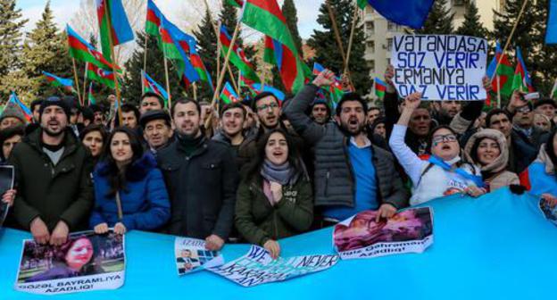 Rally participants holding portraits of Azerbaijani political prisoners. Photo by Aziz Karimov for the Caucasian Knot Rally participants holding portraits of Azerbaijani political prisoners. Photo by Aziz Karimov for the Caucasian Knot