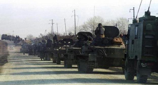 Tanks and armoured fighting vehicles of the Russian army enter the village of Tolstoy-Yurt on December 11, 1994. Photo: REUTERS Tanks and armoured fighting vehicles of the Russian army enter the village of Tolstoy-Yurt on December 11, 1994. Photo: REUTERS