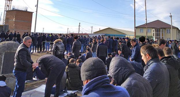 Participants of the mass namaz (prayer) held in the city of Magas. December 14, 2018. Photo by Umar Yovloy for the "Caucasian Knot" Participants of the mass namaz (prayer) held in the city of Magas. December 14, 2018. Photo by Umar Yovloy for the "Caucasian Knot"