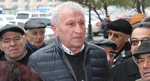 Protest action by 'Nairit' plant workers at the Armenian government building, December 19, 2018. Photo by Tigran Petrosyan for the Caucasian Knot Protest action by 'Nairit' plant workers at the Armenian government building, December 19, 2018. Photo by Tigran Petrosyan for the Caucasian Knot