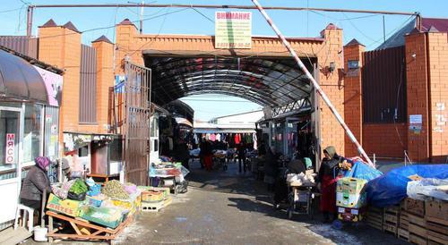 Central Marketplace of Gudermes before demolition. Photo: press service of Gudermes Mayoralty. http://gudermes.net/index.php/publikatsii/novosti-rajona/item/2049-glava-munitsipaliteta-usman-ozdamirov-proinspektiroval-territoriyu-tsentralnogo-rynka-gudermesa Central Marketplace of Gudermes before demolition. Photo: press service of Gudermes Mayoralty. http://gudermes.net/index.php/publikatsii/novosti-rajona/item/2049-glava-munitsipaliteta-usman-ozdamirov-proinspektiroval-territoriyu-tsentralnogo-rynka-gudermesa