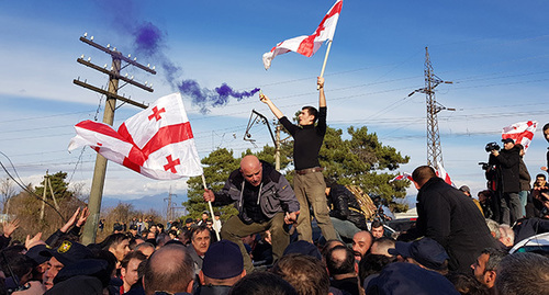 Clashes of opposition activists and policemen, December 16, 2018. Photo: REUTERS/David Chkhikvishvili Clashes of opposition activists and policemen, December 16, 2018. Photo: REUTERS/David Chkhikvishvili