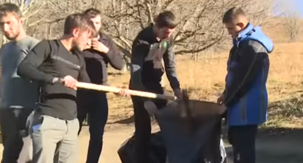 Community unpaid work in a district of Chechnya. Screenshot of the video by the Grozny TV channel https://www.youtube.com/watch?v=bK0CoeS1RPc Community unpaid work in a district of Chechnya. Screenshot of the video by the Grozny TV channel https://www.youtube.com/watch?v=bK0CoeS1RPc