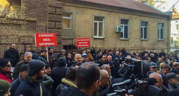 A protest action in Tbilisi held on December 24 at the building of the Georgian Ministry of Foreign Affairs. Photo by Nino Maysuradze https://www.newsgeorgia.ge A protest action in Tbilisi held on December 24 at the building of the Georgian Ministry of Foreign Affairs. Photo by Nino Maysuradze https://www.newsgeorgia.ge
