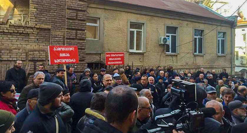 A protest action in Tbilisi held on December 24 at the building of the Georgian Ministry of Foreign Affairs. Photo by Nino Maysuradze https://www.newsgeorgia.ge A protest action in Tbilisi held on December 24 at the building of the Georgian Ministry of Foreign Affairs. Photo by Nino Maysuradze https://www.newsgeorgia.ge