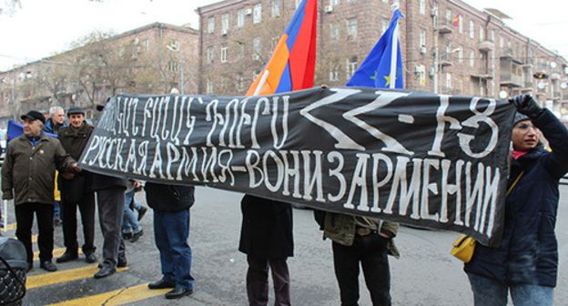 The participants of the action in Yerevan demanded to remove the Russian military base from Gyumri. December 25, 2018. Photo by Tigran Petrosyan for the "Caucasian Knot" The participants of the action in Yerevan demanded to remove the Russian military base from Gyumri. December 25, 2018. Photo by Tigran Petrosyan for the "Caucasian Knot"
