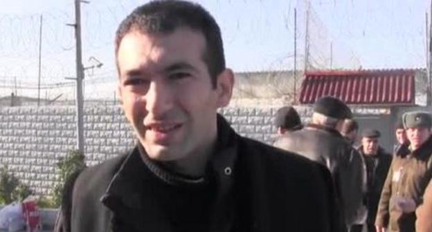 Talekh Khasmamedov. Photo: screenshot of the video by РСЕ/РС
https://fb.rferl.org/1/flashembed.aspx?t=vid&id=24809890&w=435&h=314&skin=embeded Talekh Khasmamedov. Photo: screenshot of the video by РСЕ/РС
https://fb.rferl.org/1/flashembed.aspx?t=vid&id=24809890&w=435&h=314&skin=embeded