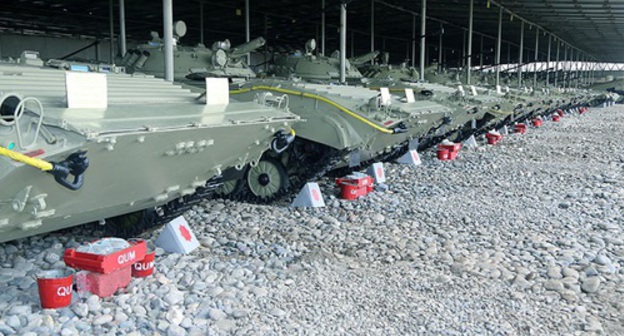 Armoured vehicles. Photo: press service of the Ministry of Defence of Azerbaijan https://mod.gov.az/ru/news/ministr-oborony-proveril-boegotovnost-bronetehniki-razmeshennoj-v-prifrontovoj-zone-25359.html Armoured vehicles. Photo: press service of the Ministry of Defence of Azerbaijan https://mod.gov.az/ru/news/ministr-oborony-proveril-boegotovnost-bronetehniki-razmeshennoj-v-prifrontovoj-zone-25359.html