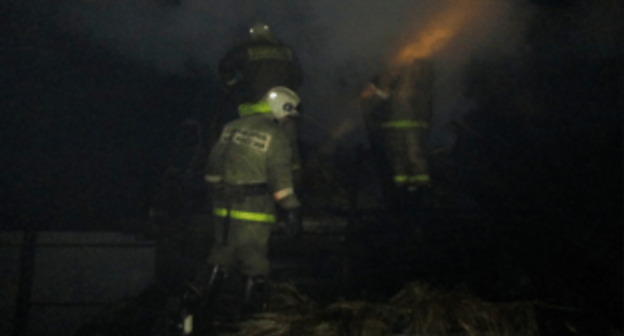 Fire extinguishing. Photo: press service of Emergency Ministry for Astrakhan Region, http://05.mchs.gov.ru/operationalpage/operational/item/7743514/ Fire extinguishing. Photo: press service of Emergency Ministry for Astrakhan Region, http://05.mchs.gov.ru/operationalpage/operational/item/7743514/