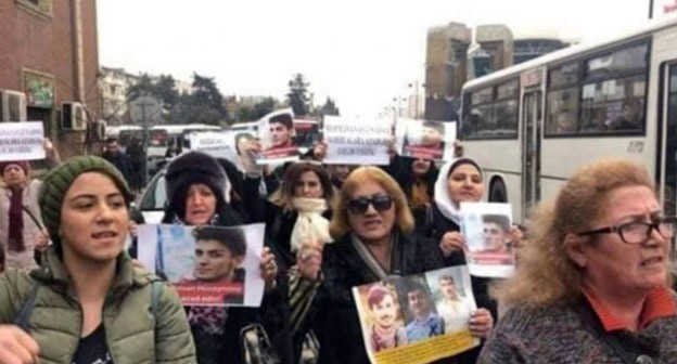 Rally in support of Mekhman Guseinov, Baku, January 3, 2019. Screenshot from MeydanTV video: https://www.youtube.com/watch?v=MkvK-QmgNZo&t=843s Rally in support of Mekhman Guseinov, Baku, January 3, 2019. Screenshot from MeydanTV video: https://www.youtube.com/watch?v=MkvK-QmgNZo&t=843s