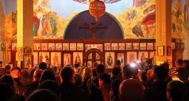 Parishioners at the Church of Saint Michael the Archangel in Grozny. January 6, 2015. Photo by Magomed Magomedov for the "Caucasian Knot" Parishioners at the Church of Saint Michael the Archangel in Grozny. January 6, 2015. Photo by Magomed Magomedov for the "Caucasian Knot"