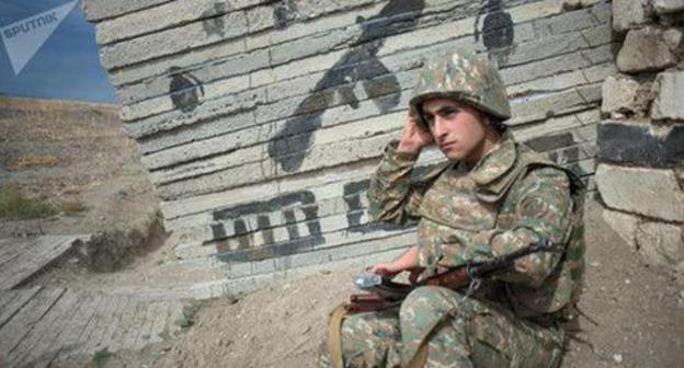 A soldier of the army of Nagorno-Karabakh. Photo: Sputnik/ Ilya Pitalyov https://ru.armeniasputnik.am/karabah/20180407/11302226/azerbajdzhan-uvelichil-chastotu-narushenij-rezhima-prekrashcheniya-ognya-v-karabahe.html A soldier of the army of Nagorno-Karabakh. Photo: Sputnik/ Ilya Pitalyov https://ru.armeniasputnik.am/karabah/20180407/11302226/azerbajdzhan-uvelichil-chastotu-narushenij-rezhima-prekrashcheniya-ognya-v-karabahe.html