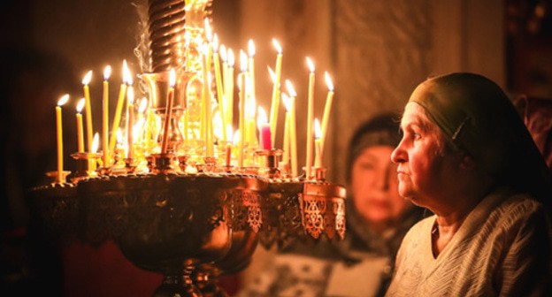 Believers at the Cathedral of the Holy Myrrh-Bearers in Baku. January 7, 2019. Photo by Aziz Karimov for the "Caucasian Knot" Believers at the Cathedral of the Holy Myrrh-Bearers in Baku. January 7, 2019. Photo by Aziz Karimov for the "Caucasian Knot"