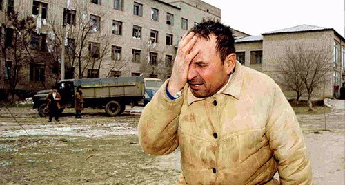 At the site of the terror act. Kizlyar, Dagestan, 1996. Photo: REUTERS/Stringer At the site of the terror act. Kizlyar, Dagestan, 1996. Photo: REUTERS/Stringer