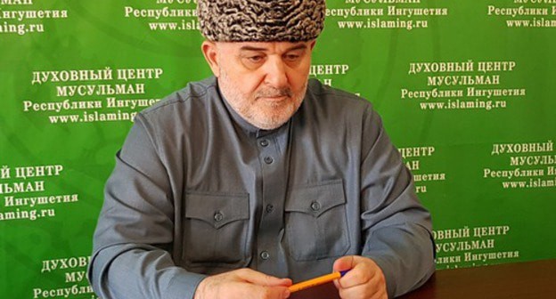 Isa Khamkhoev. Photo by the press service of the Muftiyat of Ingushetia http://muftiyatri.ru/2018/09/03/совещание-в-дцм-ри-03-09-2018-г/ Isa Khamkhoev. Photo by the press service of the Muftiyat of Ingushetia http://muftiyatri.ru/2018/09/03/совещание-в-дцм-ри-03-09-2018-г/