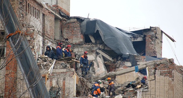 Rescuers at the place of explosion in a multi-storey building in the city of Shakhty, January 14, 2019. Photo by Vyacheslav Prudnikov for the Caucasian Knot Rescuers at the place of explosion in a multi-storey building in the city of Shakhty, January 14, 2019. Photo by Vyacheslav Prudnikov for the Caucasian Knot