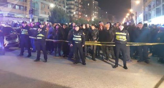 Police cordoning off explosion site, Tbilisi, January 16, 2019. Photo: © Sputnik / Shota NozadzeЧитать далее: https://sputnik-georgia.ru/incidents/20190116/243928638/Bolshinstvo-postradavshikh-pri-vzryve-v-Tbilisi---deti.html Police cordoning off explosion site, Tbilisi, January 16, 2019. Photo: © Sputnik / Shota NozadzeЧитать далее: https://sputnik-georgia.ru/incidents/20190116/243928638/Bolshinstvo-postradavshikh-pri-vzryve-v-Tbilisi---deti.html
