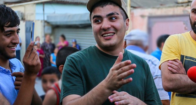 Mekhman Guseinov (in the center). Photo by Aziz Karimov for the "Caucasian Knot" Mekhman Guseinov (in the center). Photo by Aziz Karimov for the "Caucasian Knot"