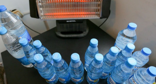 Bottled water at the office of the "Musavat" Party where the political prisoners held a hunger strike. Photo by Aziz Karimov for the "Caucasian Knot" Bottled water at the office of the "Musavat" Party where the political prisoners held a hunger strike. Photo by Aziz Karimov for the "Caucasian Knot"