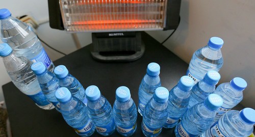 Bottled water at the office of the "Musavat" Party where the political prisoners held a hunger strike. Photo by Aziz Karimov for the "Caucasian Knot" Bottled water at the office of the "Musavat" Party where the political prisoners held a hunger strike. Photo by Aziz Karimov for the "Caucasian Knot"