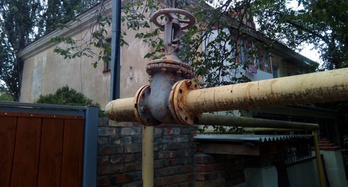 A gas pipe near a private house. Photo by Nina Tumanova for the "Caucasian Knot" A gas pipe near a private house. Photo by Nina Tumanova for the "Caucasian Knot"