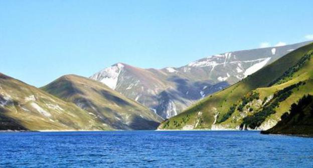 Kezenoy-Am Lake on the border of the Vedeno District of the Chechen Republic and the Botlikh District of Dagestan. Photo: Ras.sham https://ru.wikipedia.org/wiki/Кезенойам Kezenoy-Am Lake on the border of the Vedeno District of the Chechen Republic and the Botlikh District of Dagestan. Photo: Ras.sham https://ru.wikipedia.org/wiki/Кезенойам