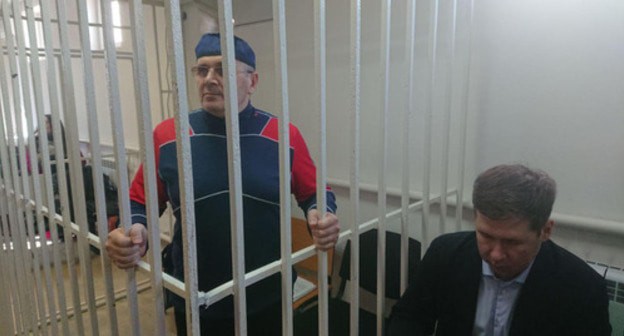 Oyub Titiev (left) in the courtroom. Photo by Patimat Makhmudova for the Caucasian Knot Oyub Titiev (left) in the courtroom. Photo by Patimat Makhmudova for the Caucasian Knot
