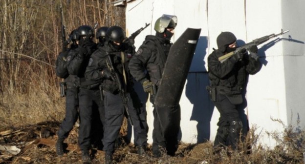 Law enforcers. Photo: press service of the Russian National Antiterrorist Committee, http://nac.gov.ru/fotomaterialy@page=1.html#&gid=1&pid=8 Law enforcers. Photo: press service of the Russian National Antiterrorist Committee, http://nac.gov.ru/fotomaterialy@page=1.html#&gid=1&pid=8