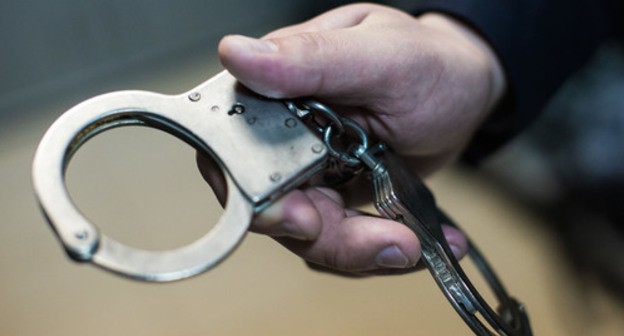 Handcuffs. Photo: Elena Sineok / Yuga.ru Handcuffs. Photo: Elena Sineok / Yuga.ru