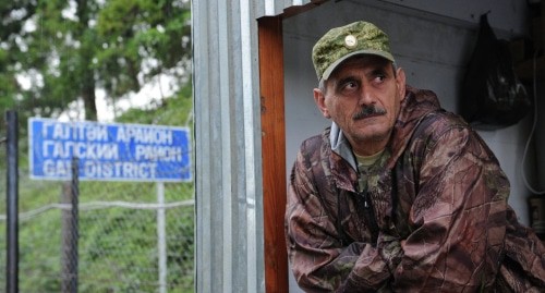 A border guard at the "Engur" checkpoint Sputnik / Sergei Pyatakov https://sputnik-abkhazia.ru/Abkhazia/20150903/1015601537.html A border guard at the "Engur" checkpoint Sputnik / Sergei Pyatakov https://sputnik-abkhazia.ru/Abkhazia/20150903/1015601537.html