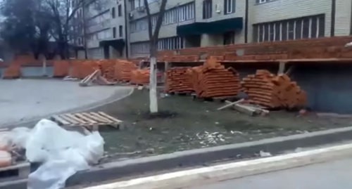 Construction of a brick wall on the territory of a common yard of several multi-storey buildings in Grozny. Photo CHECHEN WHATSAPP 3, https://www.youtube.com/watch?v=x3umWNFW5Lo Construction of a brick wall on the territory of a common yard of several multi-storey buildings in Grozny. Photo CHECHEN WHATSAPP 3, https://www.youtube.com/watch?v=x3umWNFW5Lo