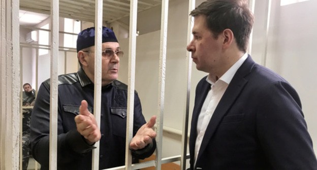 Oyub Titiev (on the left) with his advocate Ilya Novikov. Photo by Patimat Makhmudova for the "Caucasian Knot" Oyub Titiev (on the left) with his advocate Ilya Novikov. Photo by Patimat Makhmudova for the "Caucasian Knot"