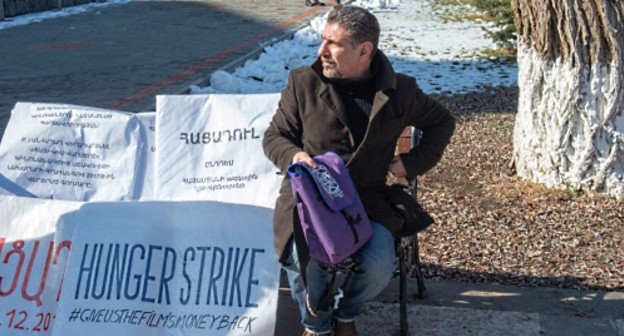 Ovannes Galstyan. Photo: Sputnik / Asatur Yesayants https://ru.armeniasputnik.am/society/20190204/17110594/makunc-dolzhna-obnarodovat-zapis-rezhisser-ovannes-galstyan-obyavil-suhuyu-golodovku.html Ovannes Galstyan. Photo: Sputnik / Asatur Yesayants https://ru.armeniasputnik.am/society/20190204/17110594/makunc-dolzhna-obnarodovat-zapis-rezhisser-ovannes-galstyan-obyavil-suhuyu-golodovku.html