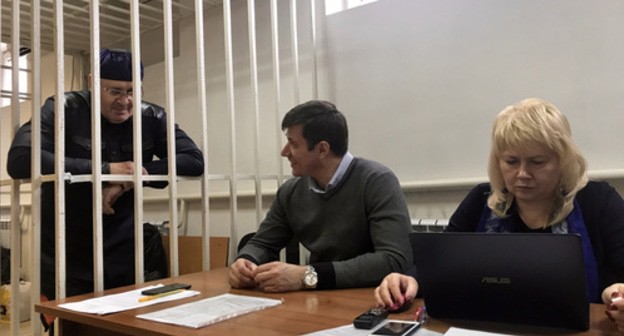Oyub Titiev (left) with his advocates in the courtroom. Photo by Patimat Makhmudova for the Caucasian Knot Oyub Titiev (left) with his advocates in the courtroom. Photo by Patimat Makhmudova for the Caucasian Knot