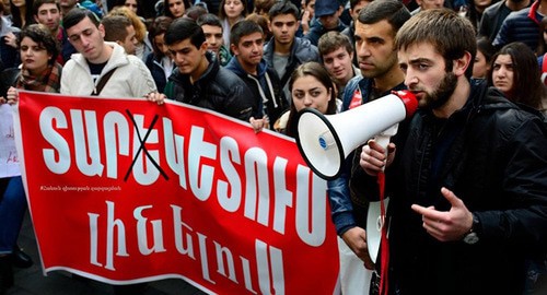 Protest rally held by students of the Yerevan State University, Yerevan, November 2017. Photo: © facebook / Հանուն գիտության զարգացմանhttps://ru.armeniasputnik.am/society/20171113/9427615/studenty-egu-namereny-vtyanut-v-zabastovku-drugie-armyanskie-vuzy.html Protest rally held by students of the Yerevan State University, Yerevan, November 2017. Photo: © facebook / Հանուն գիտության զարգացմանhttps://ru.armeniasputnik.am/society/20171113/9427615/studenty-egu-namereny-vtyanut-v-zabastovku-drugie-armyanskie-vuzy.html