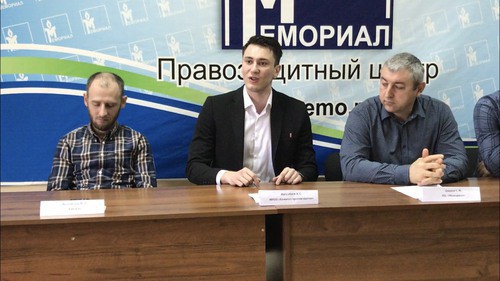 Advocate of 'Memorial' Murad Magomedov, lawyer of the 'Committee against Torture' Abubakar Yangulbaev and head of the 'Memorial' Office in Makhachkala Sirazhutdin Datsiev at the press conference in Makhachkala, February 15, 2019. Photo by Patimat Makhmudova for the Caucasian Knot Advocate of 'Memorial' Murad Magomedov, lawyer of the 'Committee against Torture' Abubakar Yangulbaev and head of the 'Memorial' Office in Makhachkala Sirazhutdin Datsiev at the press conference in Makhachkala, February 15, 2019. Photo by Patimat Makhmudova for the Caucasian Knot