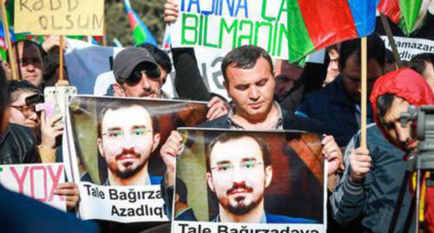 Banners with portrait of the leader of "Muslim Unity" Talekh Bagirzade, Baku, April 8, 2017. Photo by Aziz Karimov for the Caucasian Knot Banners with portrait of the leader of "Muslim Unity" Talekh Bagirzade, Baku, April 8, 2017. Photo by Aziz Karimov for the Caucasian Knot