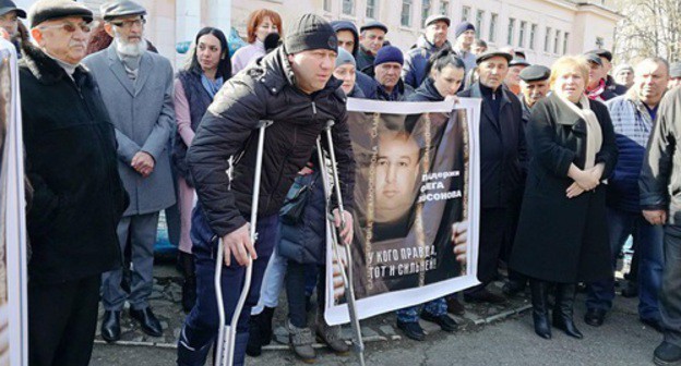 Soslan Khosonov, the brother of Oleg Khosonov, came to a rally in his support. Beslan, February 16, 2019. Photo by Emma Marzoeva for the "Caucasian Knot" Soslan Khosonov, the brother of Oleg Khosonov, came to a rally in his support. Beslan, February 16, 2019. Photo by Emma Marzoeva for the "Caucasian Knot"