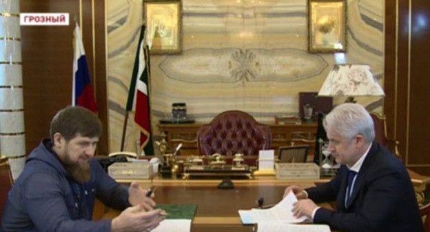 Ramzan Kadyrov (on the left) and Muslim Khuchiev. Photo: screenshot of the video by the user Grozny TV Channel https://www.youtube.com/watch?v=j10y3N7YV40 Ramzan Kadyrov (on the left) and Muslim Khuchiev. Photo: screenshot of the video by the user Grozny TV Channel https://www.youtube.com/watch?v=j10y3N7YV40