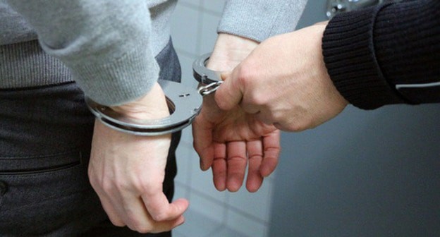 Handcuffs. Photo: https://pixabay.com/ru/полиция-наручники-арестовать-арест-2122373/ Handcuffs. Photo: https://pixabay.com/ru/полиция-наручники-арестовать-арест-2122373/