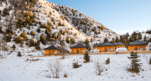 Cottages in the "Kezenoy-Am" tourist complex. Photo by the press service of the "Kezenoy-Am" tourist complex http://kezenoy-am.ru Cottages in the "Kezenoy-Am" tourist complex. Photo by the press service of the "Kezenoy-Am" tourist complex http://kezenoy-am.ru