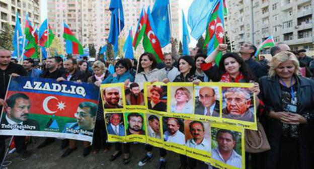 Participants of the rally holding posters with the photos of political prisoners. Baku, October 25, 2015. Photo by Aziz Karimov for the "Caucasian Knot" Participants of the rally holding posters with the photos of political prisoners. Baku, October 25, 2015. Photo by Aziz Karimov for the "Caucasian Knot"