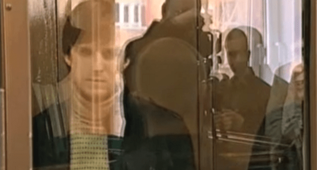 Lors Khamiev behind bars in the Moscow City Court, 2009. Photo: screenshot of the report by NTV channel https://www.ntv.ru/video/155331/ Lors Khamiev behind bars in the Moscow City Court, 2009. Photo: screenshot of the report by NTV channel https://www.ntv.ru/video/155331/