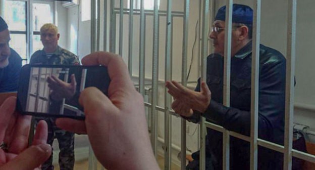 Oyub Titiev in the court room. Photo by the press service of the HRC "Memorial" Oyub Titiev in the court room. Photo by the press service of the HRC "Memorial"